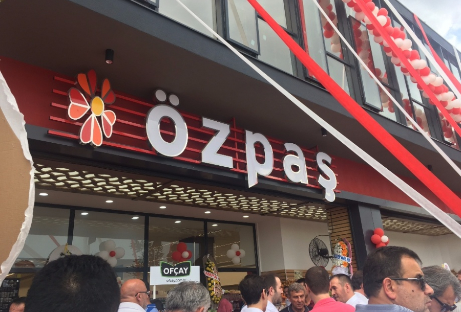 Özpaş new store with Madosan's 25-pitch shelving system